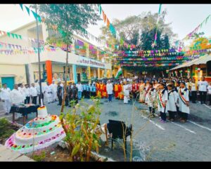 जिल्हा परिषद प्रशाला काटगाव ता तुळजापूर येथे मा . सरपंच , माजी सरपंच , ग्रामपंचायत सदस्य , ग्रामस्थ , पत्रकार बान्धव , व्यवस्थापन समितीअध्यक्ष , उपाध्यक्ष व सदस्य यांच्या उपस्थितीत  प्रजासत्ताक दिन प्रतिमापूजन व ध्वजारोहनाने उत्साहात साजरा करण्यात आला .